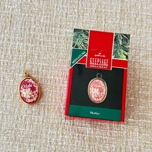 Hallmark Miniature Rose 1990 w/box Mother's Cameo Pendant For Necklace Ornament